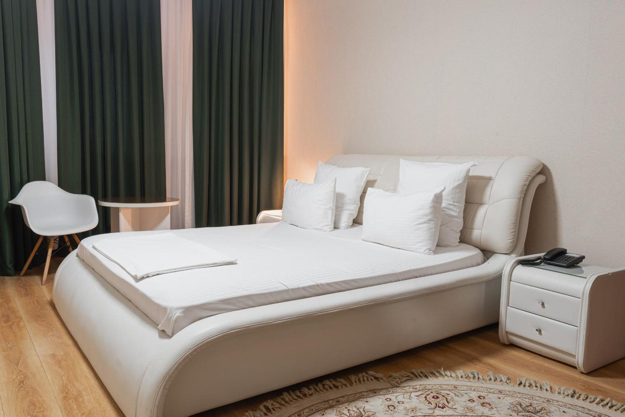 Altair Hotel Шимкент Екстер'єр фото