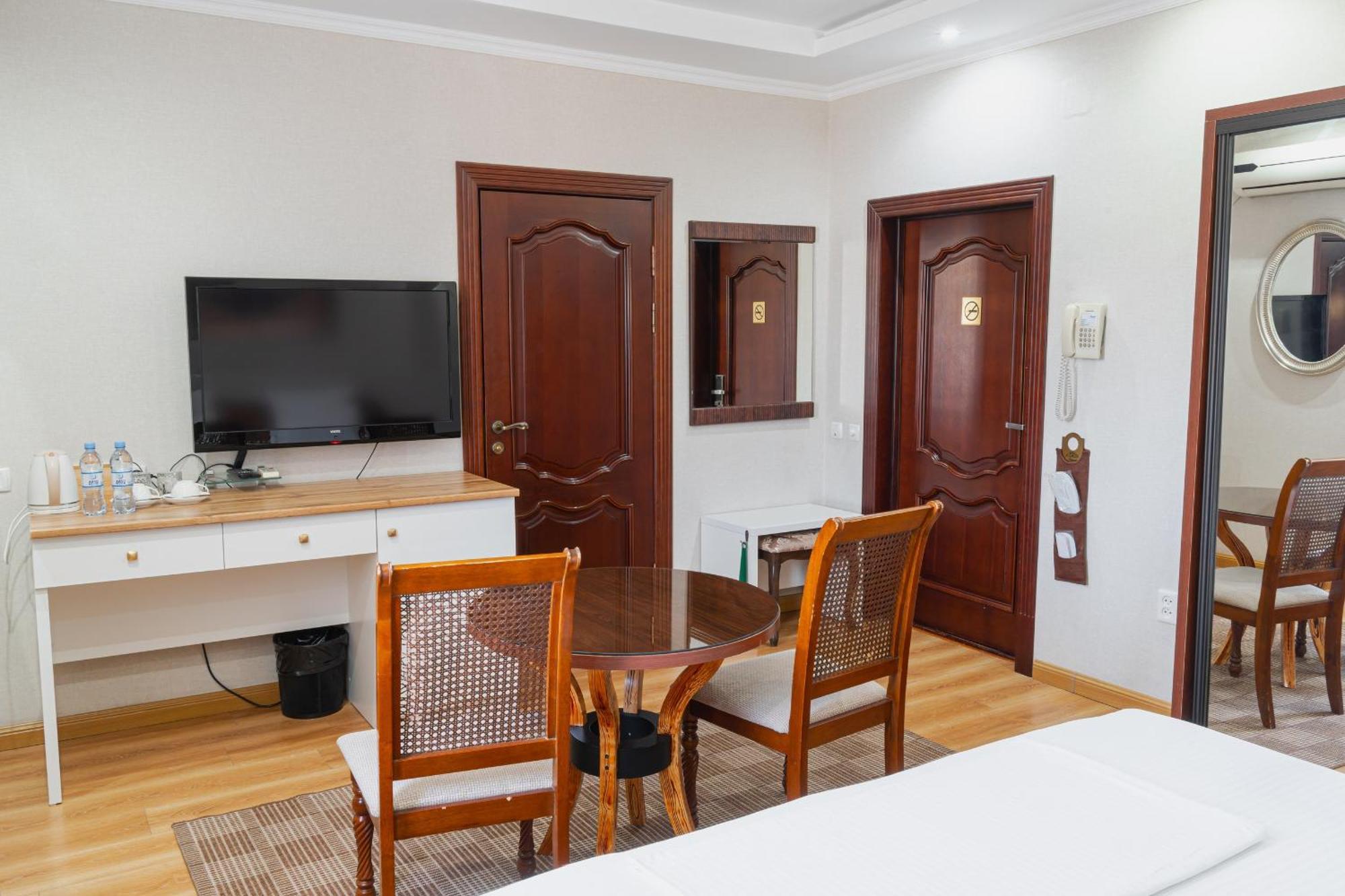 Altair Hotel Шимкент Екстер'єр фото